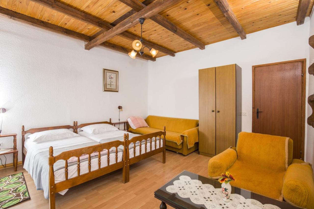 Apartment Vili Pinezići Buitenkant foto